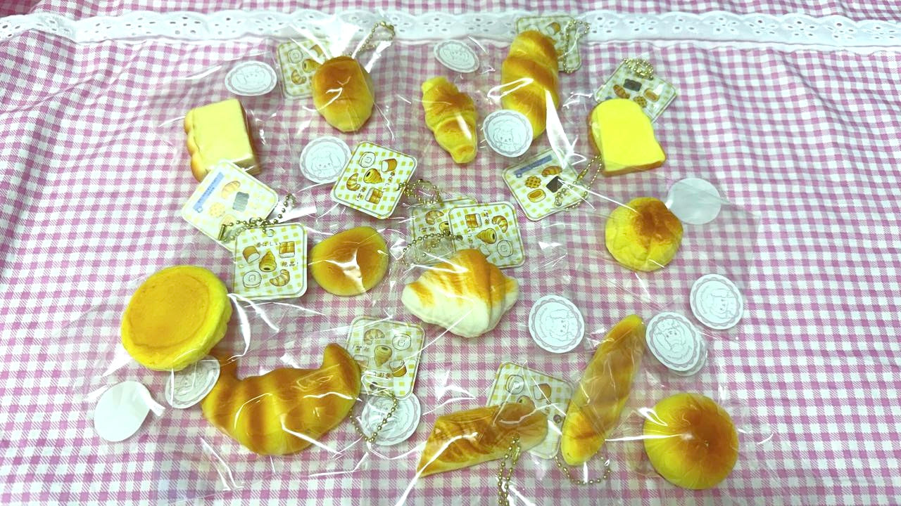 (In-Store Only)Bunnies Mini Bakery Squishies